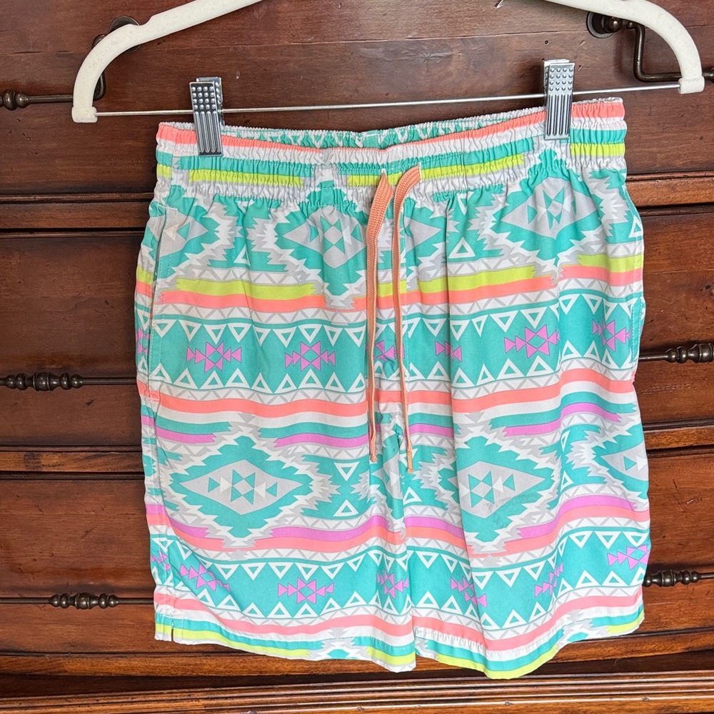 Chubbies Multicolor Aztec Swim Trunks mens small EUC 7 inch inseam